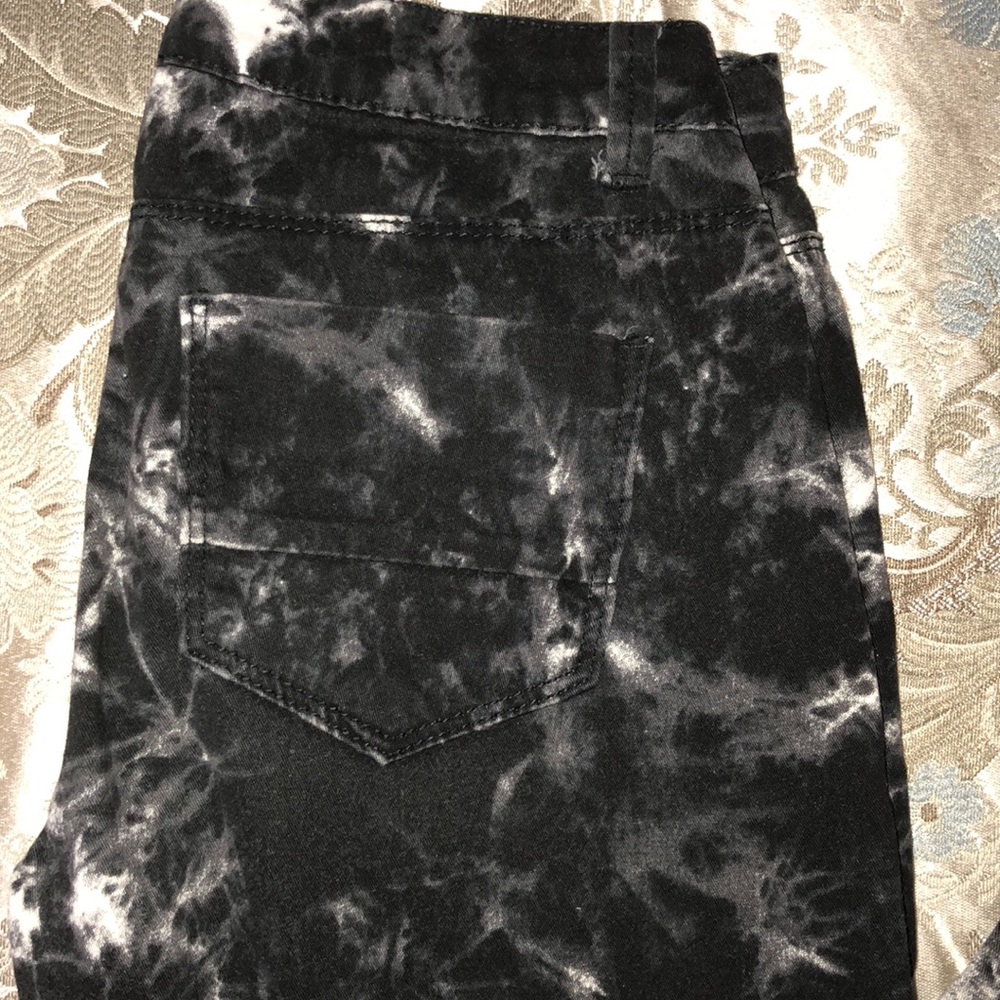 Material Girl Tye-Dye Print - Picture 2 of 3